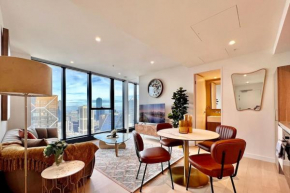 Sky High 2 Bedrooms Apt (1 Queen + 2 Singles)